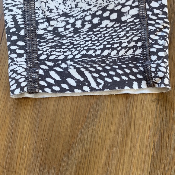 Lululemon size 4 python legging - Picture 5 of 7